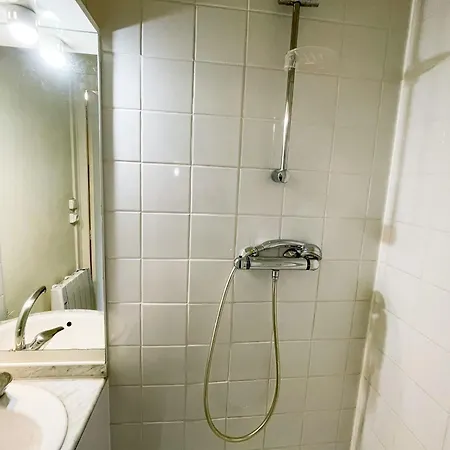 Apartment #gf The Beret Next To The Train Station Et Gem *