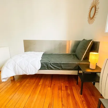 #gf The Beret Next To The Train Station Et Gem * Grenoble