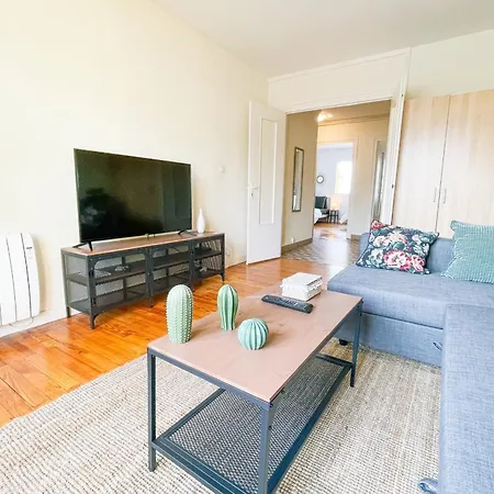 Appartement #gf The Beret Next To The Train Station Et Gem *