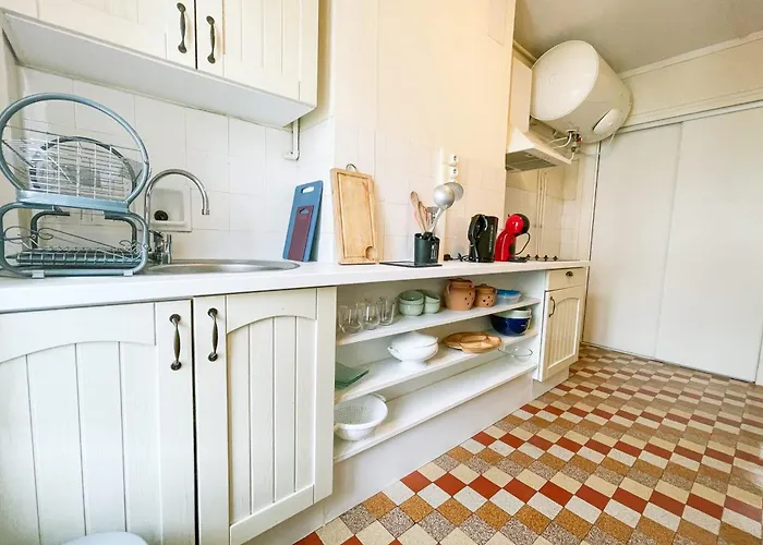 #gf The Beret Next To The Train Station Et Gem Apartamento