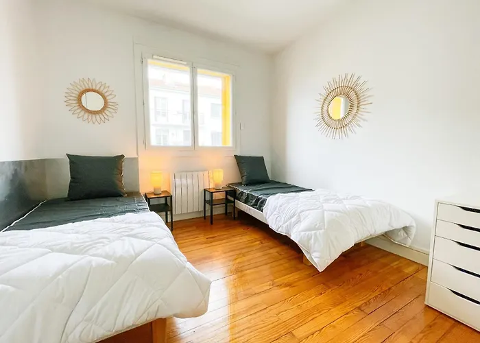 #gf The Beret Next To The Train Station Et Gem * Grenoble