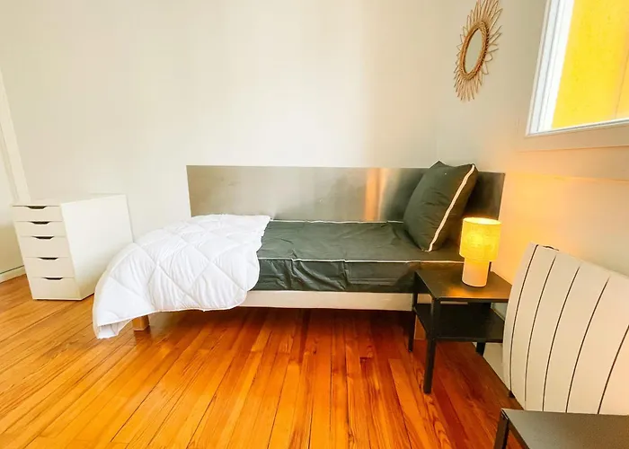 #gf The Beret Next To The Train Station Et Gem * Grenoble