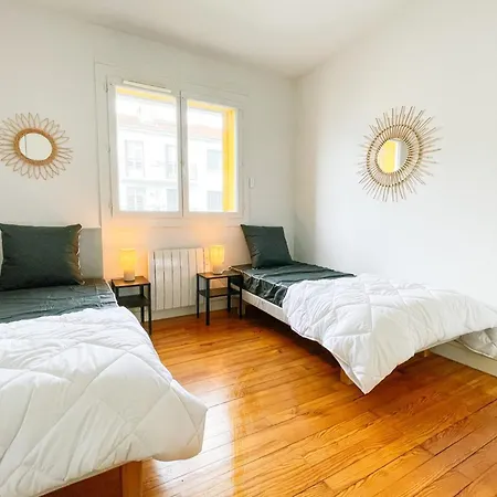 #gf The Beret Next To The Train Station Et Gem * Grenoble