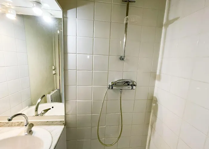 Appartement #gf The Beret Next To The Train Station Et Gem *