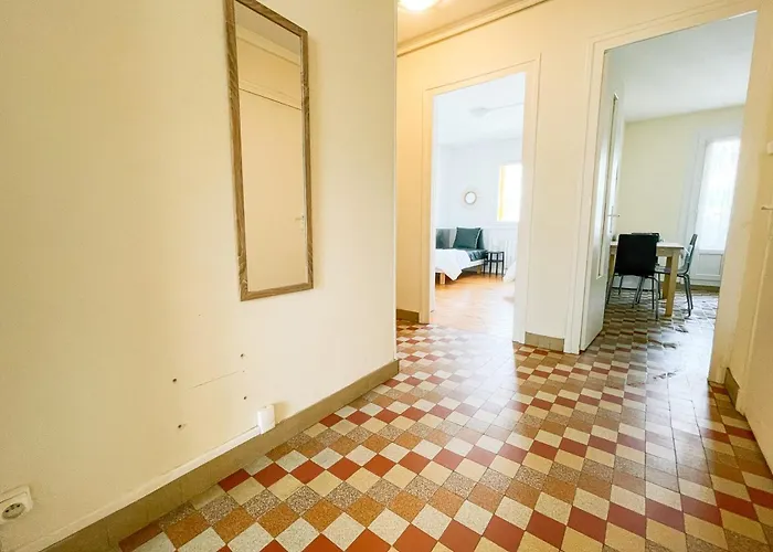 Appartement #gf The Beret Next To The Train Station Et Gem *