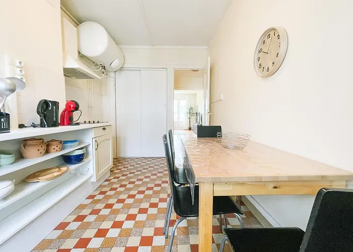 Appartement #gf The Beret Next To The Train Station Et Gem *