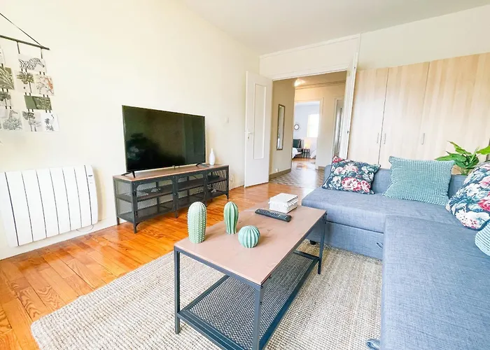 Appartement #gf The Beret Next To The Train Station Et Gem *